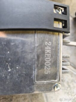 Audi A4 B6 Řídící jednotka ventilátoru - 2