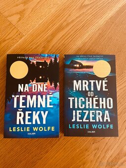 2x Leslie Wolfe / top stav  340,- za obe - 2