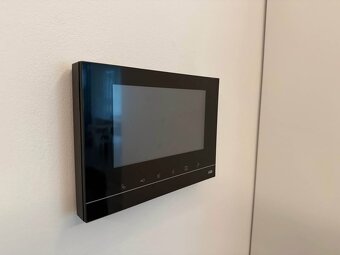 ABB Panel dotykový s displejem 7"" černá - 2