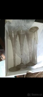 Petrolejka a starožitné skleničky na víno - 2