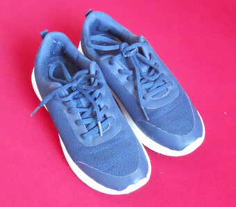 Tenisky do tělocvičny, vel. 38 - 2