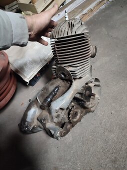 Motor Jawa 250 kývačka. - 2