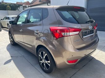 HYUNDAI ix20 1.6i 92 KW PDC TEMPOMAT VYHŘ.SEDADLA 2xALU KOLA - 2