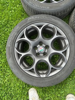 Prodám originální sadu ALU kol Alfa Romeo 17” s pneu - 2