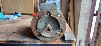 Elektromotor MEZ Mohelnice 0.25 kW 2830 ot/min - 2