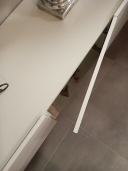 Skříňky - Bílá lesklá obývací stěna délky 3 metry - 2