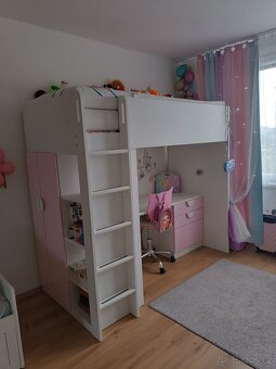 Palanda se stolem a skříní - 2