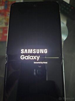 Samsung Z Flip5 - 2