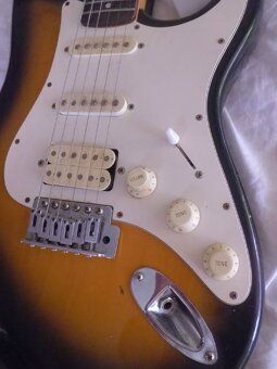 Pěkná starší Elektrická Kytara Epiphone - Model S 210 / VS - 2