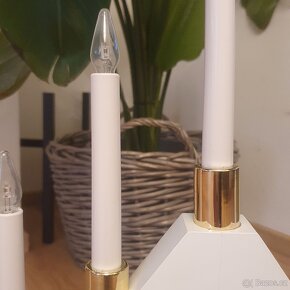 Elektrický sedmiramenný svícen Halla White - 2