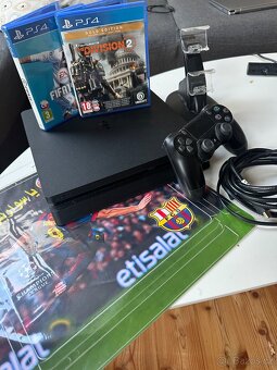 Playstation 4 slim + příslušenství + hry - 2