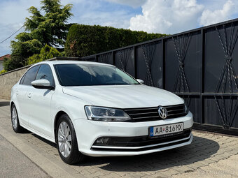 Volkswagen Jetta 2.0 TDI 150k Highline DSG - 2