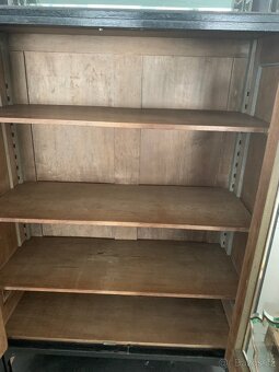 Starožitná vitrína  – krásný kus – cca 30. léta - 2