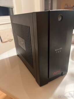 APC B700UI záložní zdroj - 2