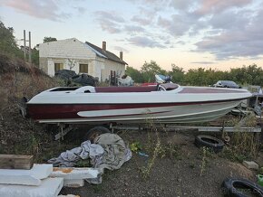 Motorový člun bez motoru - 2