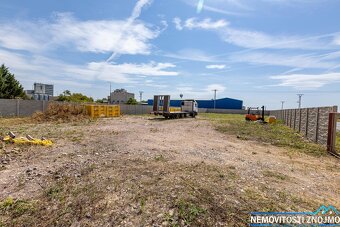 Pronájem komerčního pozemku 1650m2, u hlavní komunikace, Tas - 2