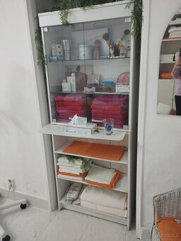 Prosklená skříňka - 2