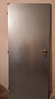 bezpečnostní dveře a zámek - 2