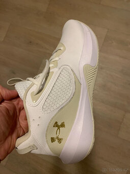 under armor boty bile nove 43 velikost - 2