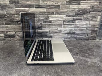MacBook Pro 13" 2020 M1 / 8GB / 256GB - 2