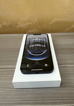Apple iPhone 16e 128GB černý, Top stav - 2