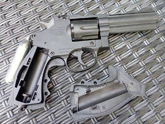 Vzduchový revolver Gamo cal. 4,5 mm, na CO2, PC 3.000 Kč - 2