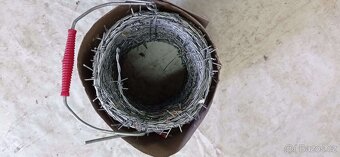 Role pletiva a ostnatý drát - 2
