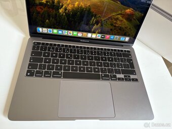 Apple Macbook Air M1 2020 kupován 8/22 - 2