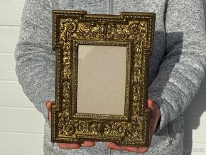 Mosazné rámy na foto se dřevem Historismus kus 3500,- - 2