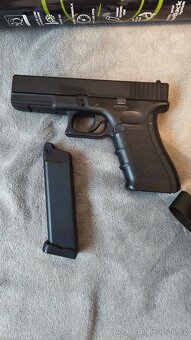 Airsoft pistole + vybavení - 2