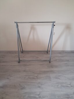 Pojízdný skládací stojan na oblečení - 2
