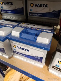 Autobaterie Varta makety - 2
