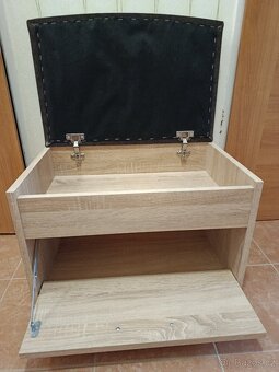 Prodám botník. - 2