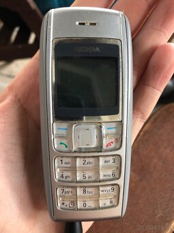 Nokia tlačítkový telefon - 2