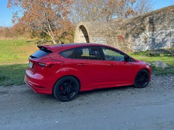 Ford Focus, Red & Black Edition, benzín, 92 kW, 91,5 tis. km - 2
