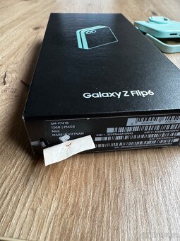 Prodám Samsung Galaxy Z Flip 6 - 2