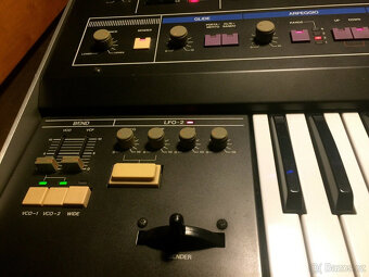 Roland Jupiter 6 - Vintage analogový syntezátor s MIDI, 6 hl - 2