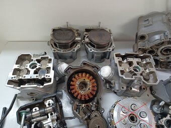 KTM LC8 990 - MOTOR NA DÍLY - 2