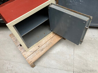 Trezor na zazdění do zdi - podlahy za 4.500 kč - 2