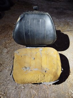 Prodám sedačku na Zetor 5911. - 2