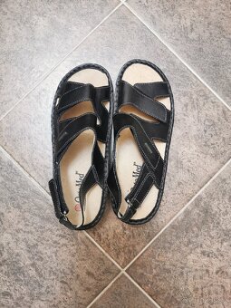 Prodám nové dámské kožené sandále. - 2