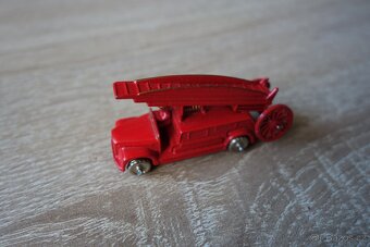 Kovový model hasičů Matchbox No. 9 Dennis Fire Engine - 2
