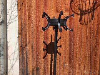 Věšák,lampa,stolek - 2