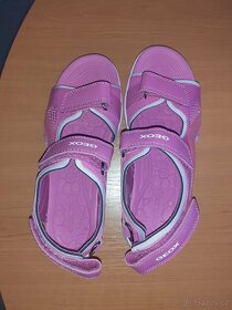 Nové růžové dívčí sandály Geox, vel. 34 - 2