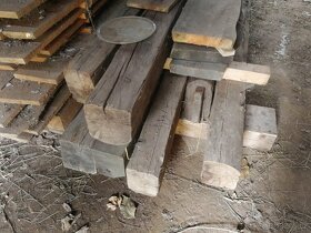 Dřevěné staré trámy - 2