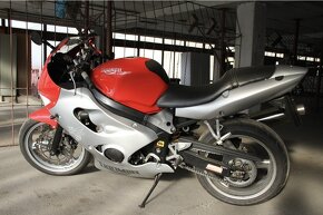 Sportovní motocykl Triumph TT600 - 2
