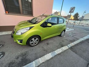 Chevrolet spark 1.0i rok 2012 5 dv . Žlutá metalíza - 2