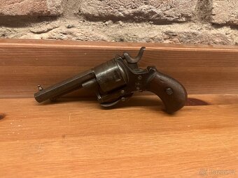 Historický revolver 320 - 2