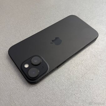 Černý iPhone 15 128GB, pěkný stav, 12 měsíců záruka - 2