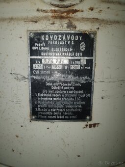 Stará odstředivka prádla r.v. 1966 - 2